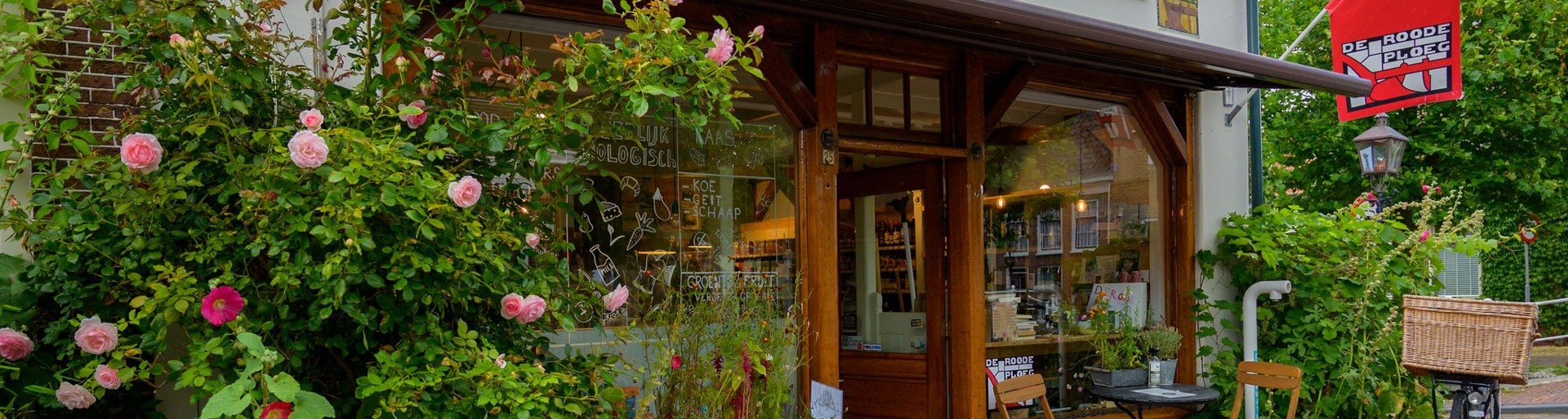 De winkel van De Roode Ploeg in Harlingen